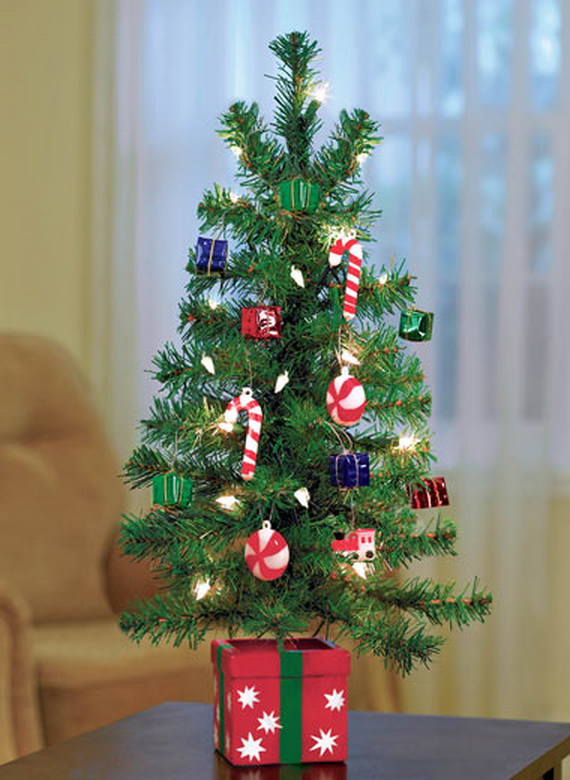 Mini Decorated Christmas Tree By Post - Outdoor Holiday Decorating Idea ...