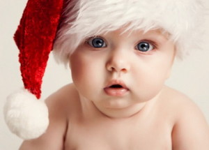 Tips and Traditions for Baby’s First Christmas | family holiday