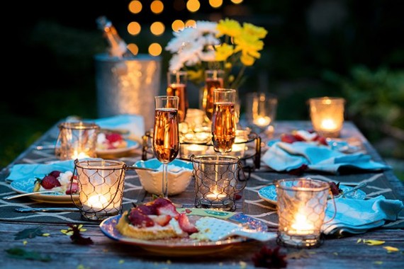 How To Put A Very Romantic Table Setting Family Holiday